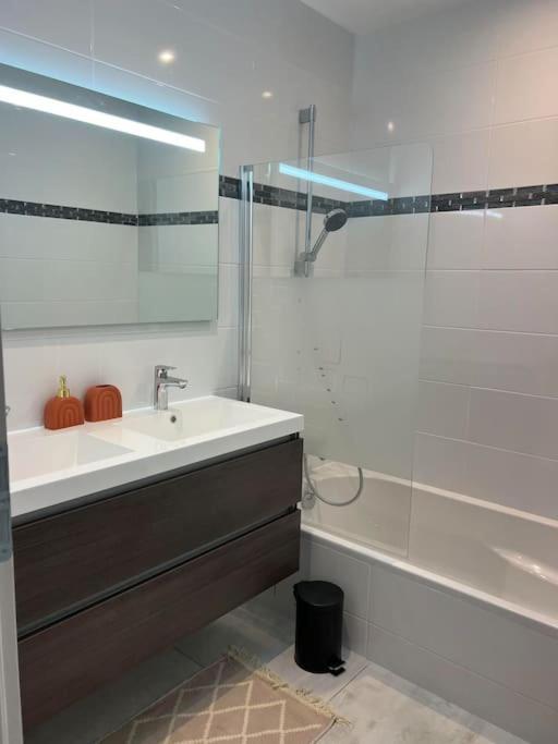 Maison Neuve De Standing 150 M2 Croix-Chapeau Luaran gambar